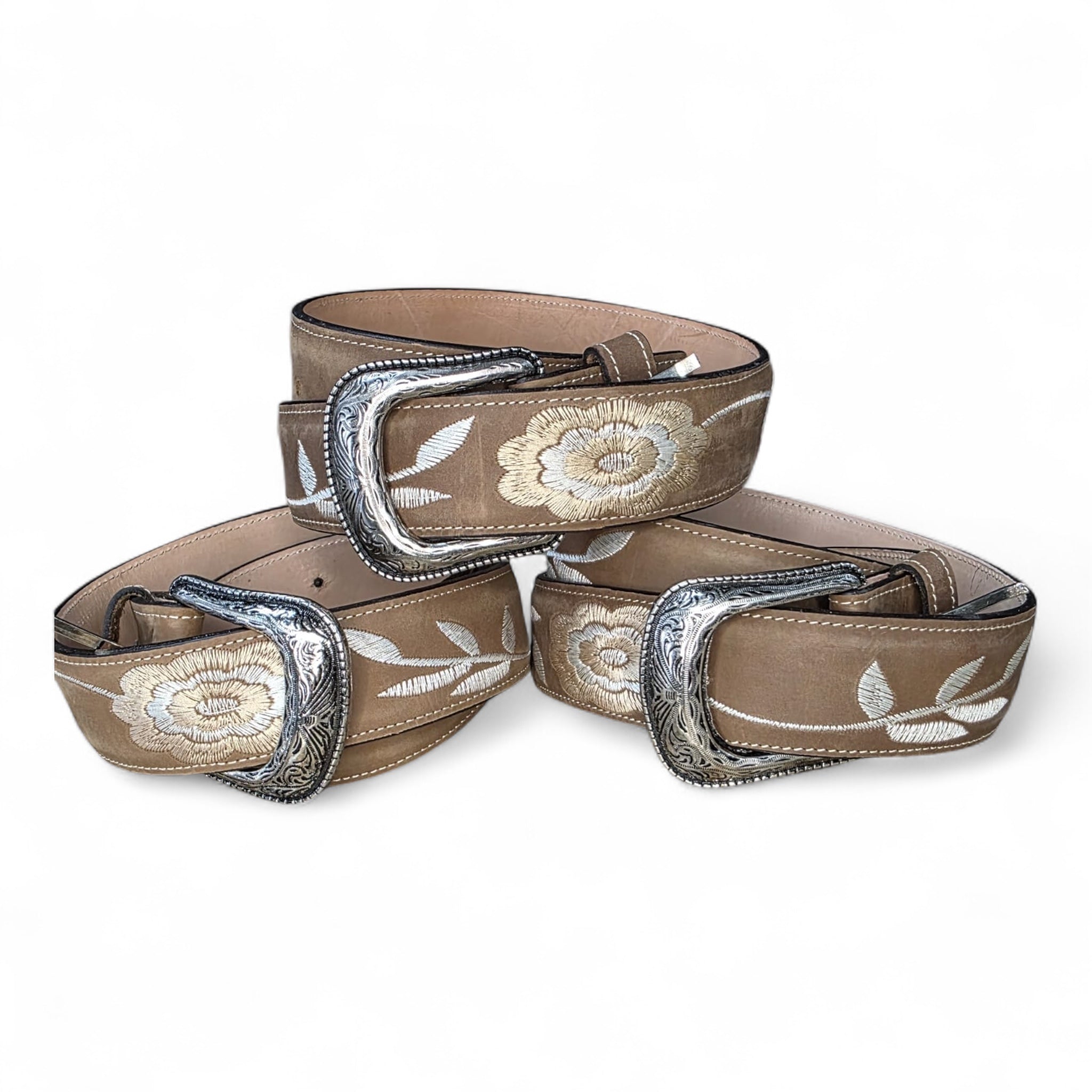 Cinturón de piel beige para mujer con flores bordadas