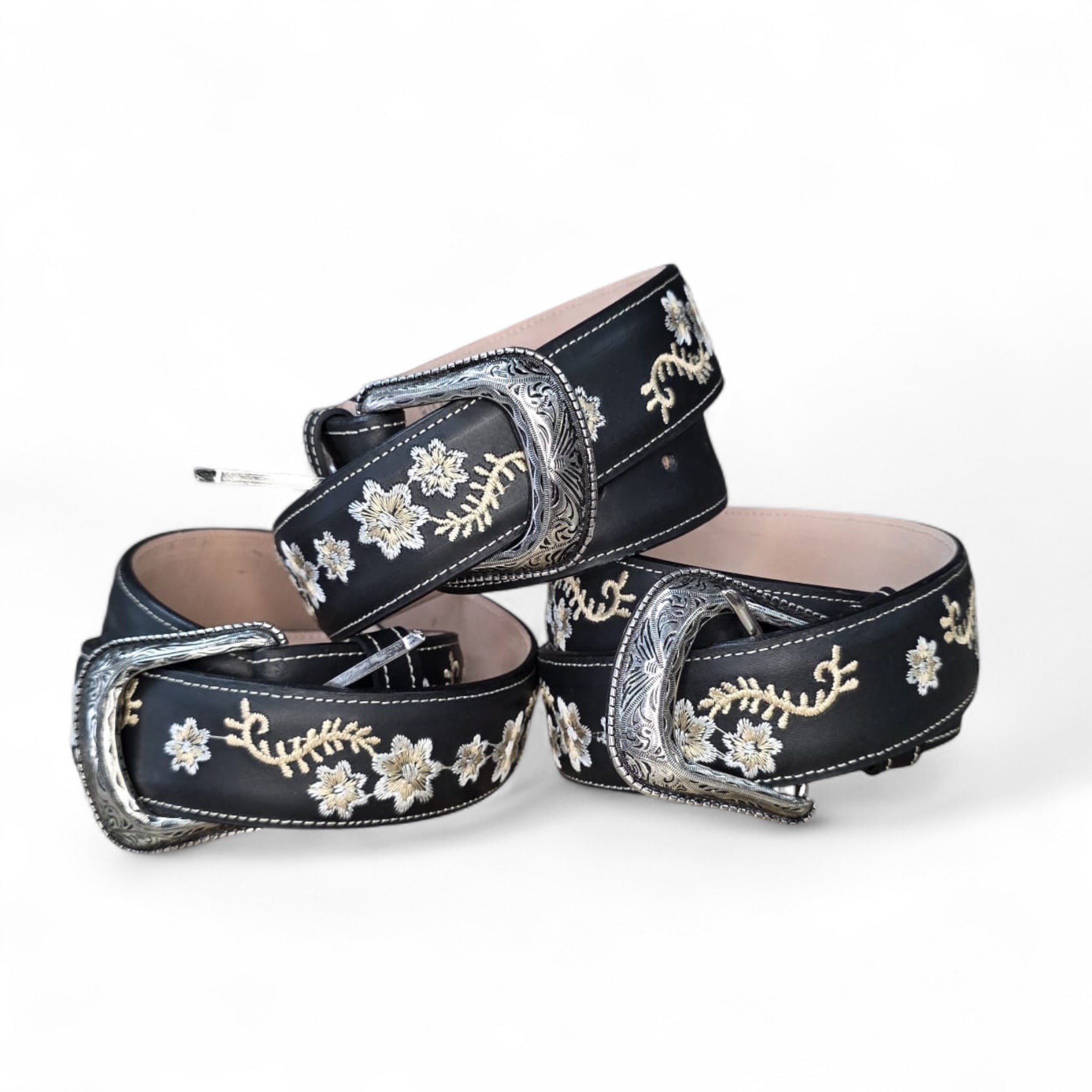 Cinturón de cuero negro para mujer con flores bordadas