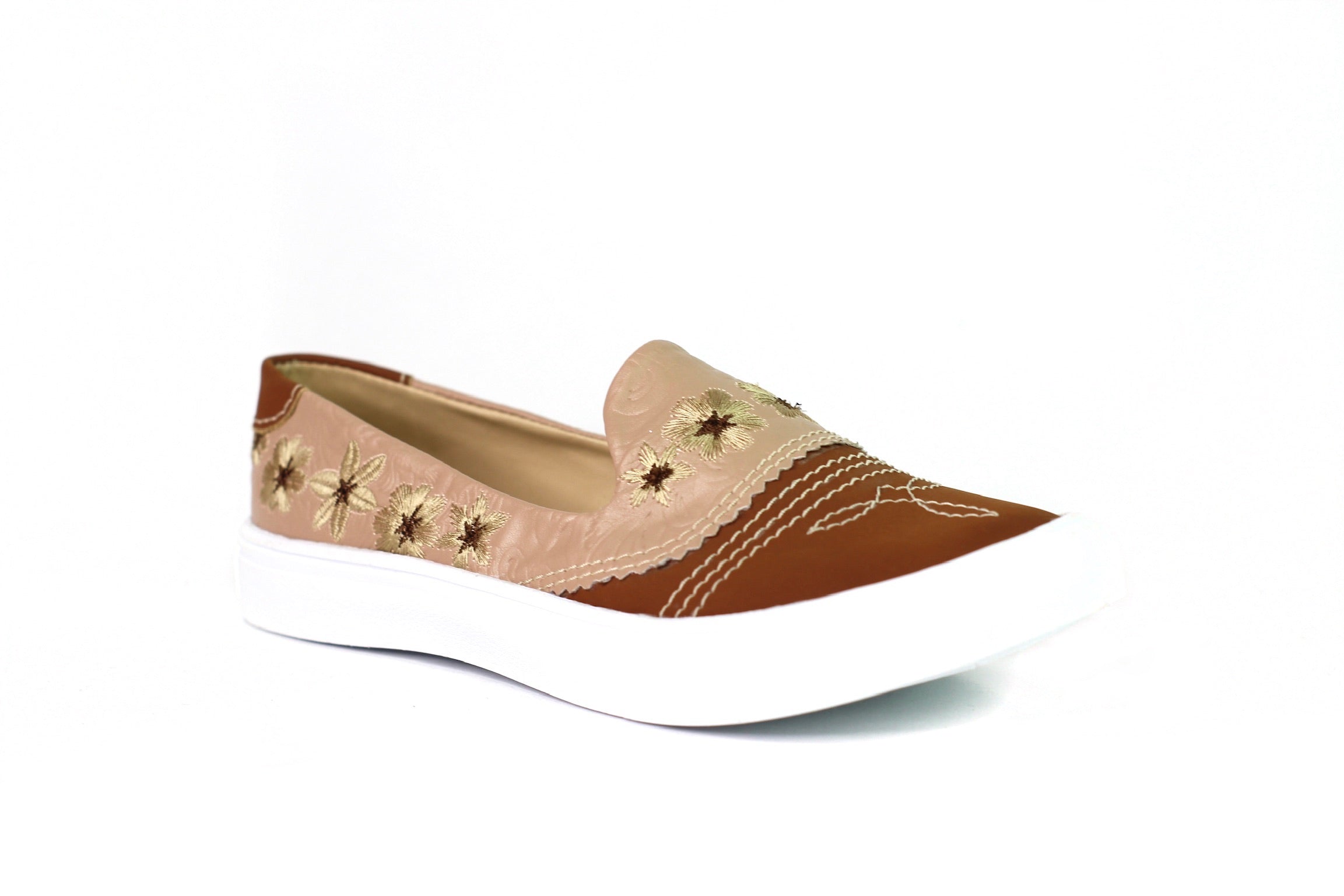 Zapato mexicano con flores bordadas ADT